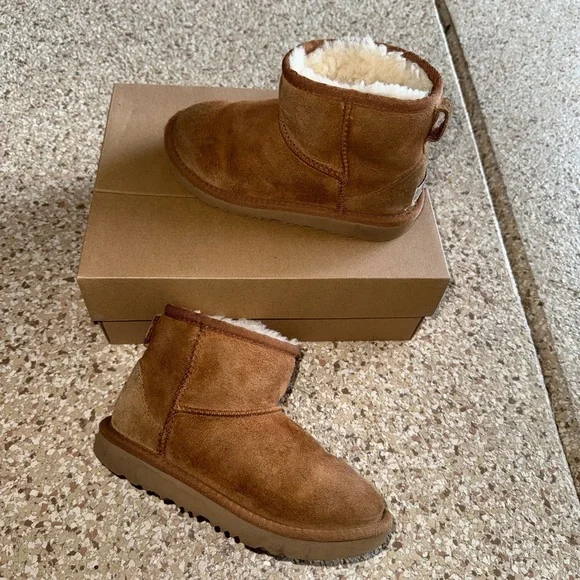 UGG Brown Kids Boots - Picture 6 of 9